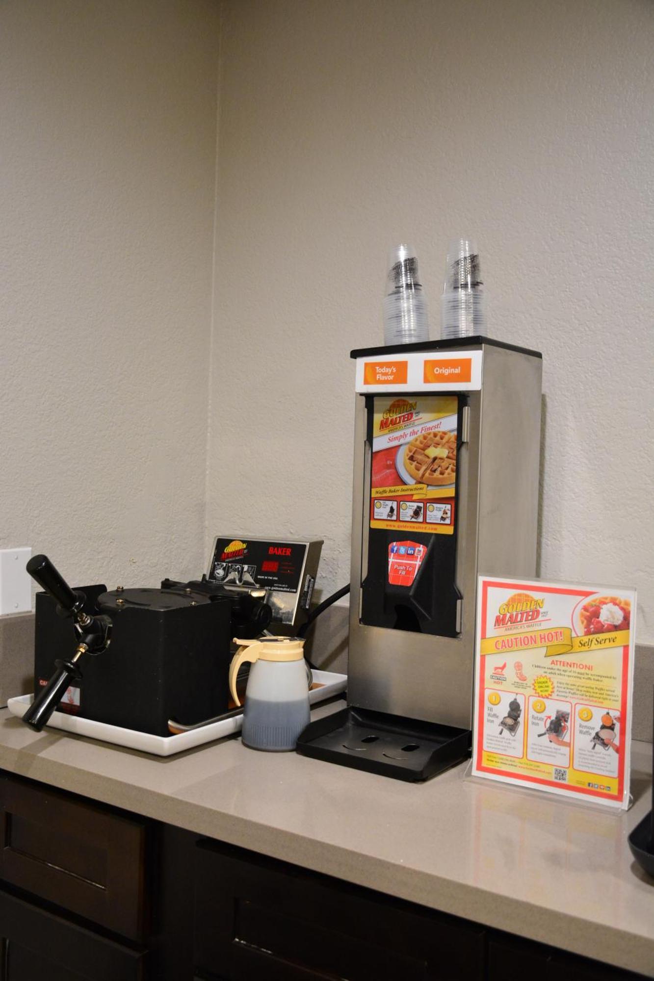 Comfort Inn & Suites Moreno Valley Near March Air Reserve Base Εξωτερικό φωτογραφία